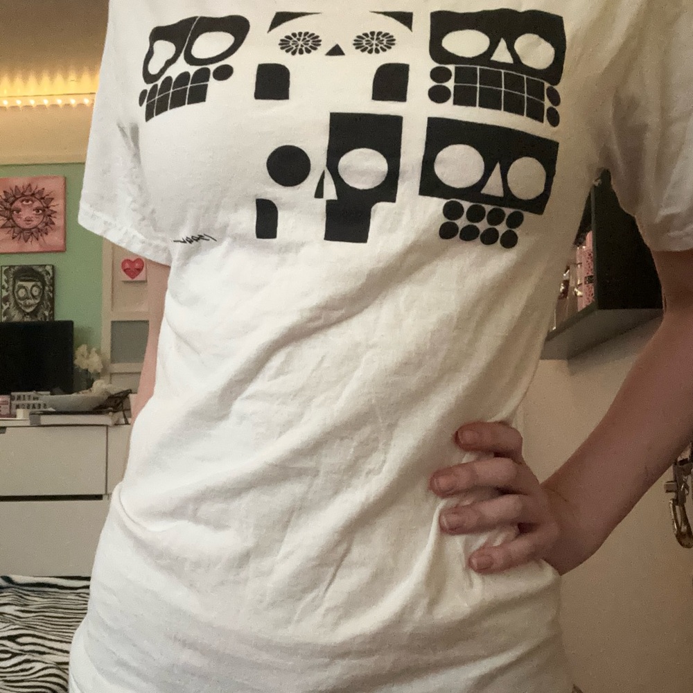 Hanes Heavyweight White T-Shirt Skull Design